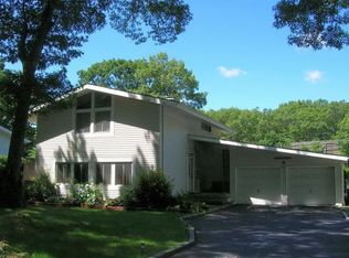 8 Deepdale Dr, Commack, NY 11725