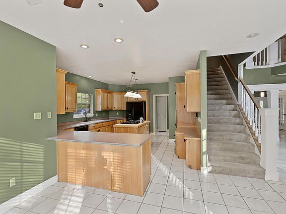 5th image of 3229 Dijon Ave