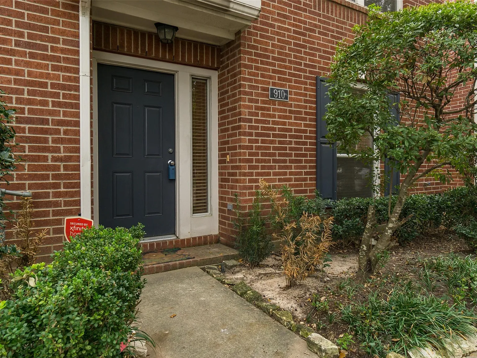 2 bed, 2.0 bath, 1216 sqft, $2,150 — Photo 2
