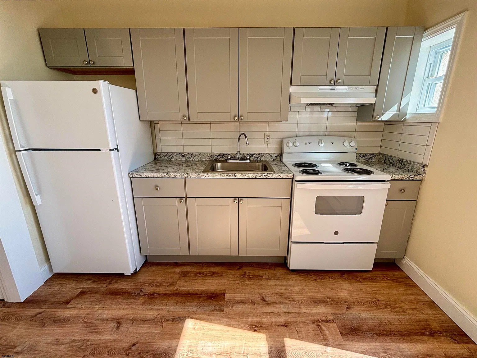 1 bed, 1.0 bath, $1,475 — Photo 2