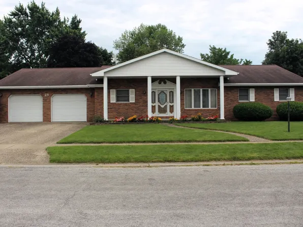 28 Manorhill Dr, Clinton, IL 61727
