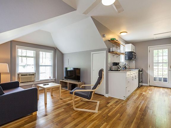 5th image of 2504 Ashwood Ave #B