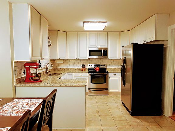 2nd image of 303 Hollingsworth Ct