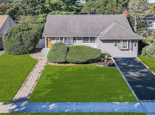 1236 Holly Rd, Wantagh, NY 11793