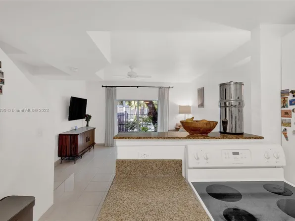 123 SW 17th Rd APT 102, Miami, FL 33129