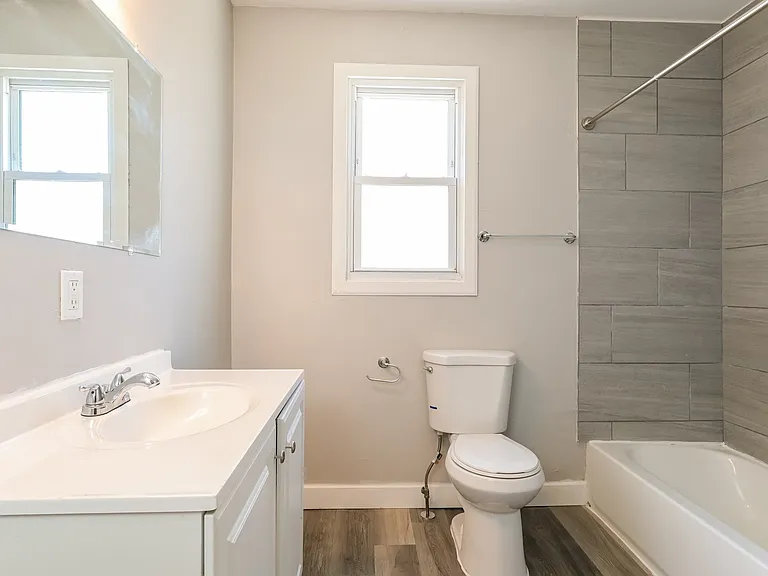 1135972_026_main_bathroom_13584198.jpg