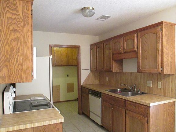 4th image of 3001 Martha Dr