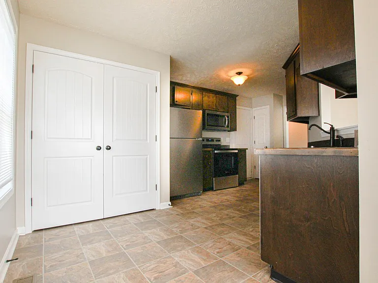 1347 Whitt Ln — Photo 7