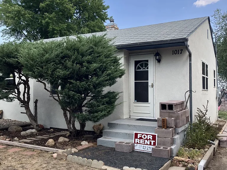 1017 Sunset Rd — Photo 1