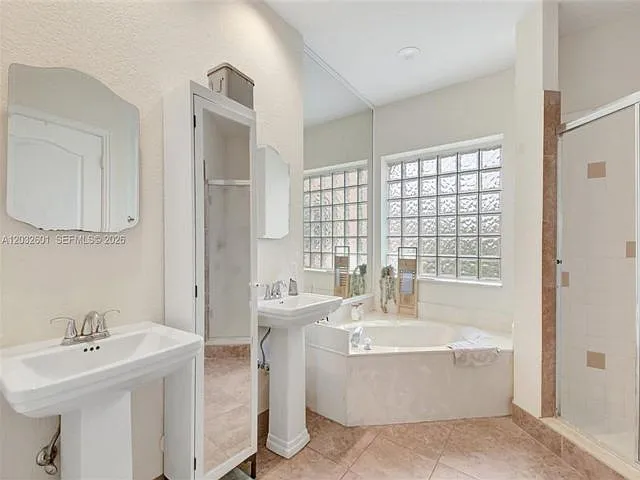 16339 Malibu Dr — Photo 17