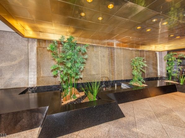 2 Claridge Dr BLDG 2 #FE, Verona Twp., NJ 07044