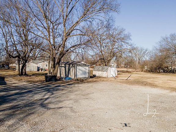 1223 N 8th Neodesha 2