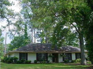 6388 Woodstock Dr, Jackson, MS 39206