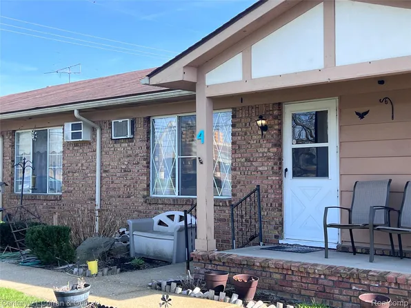 61035 Eleven Mile Rd APT 4, South Lyon, MI 48178