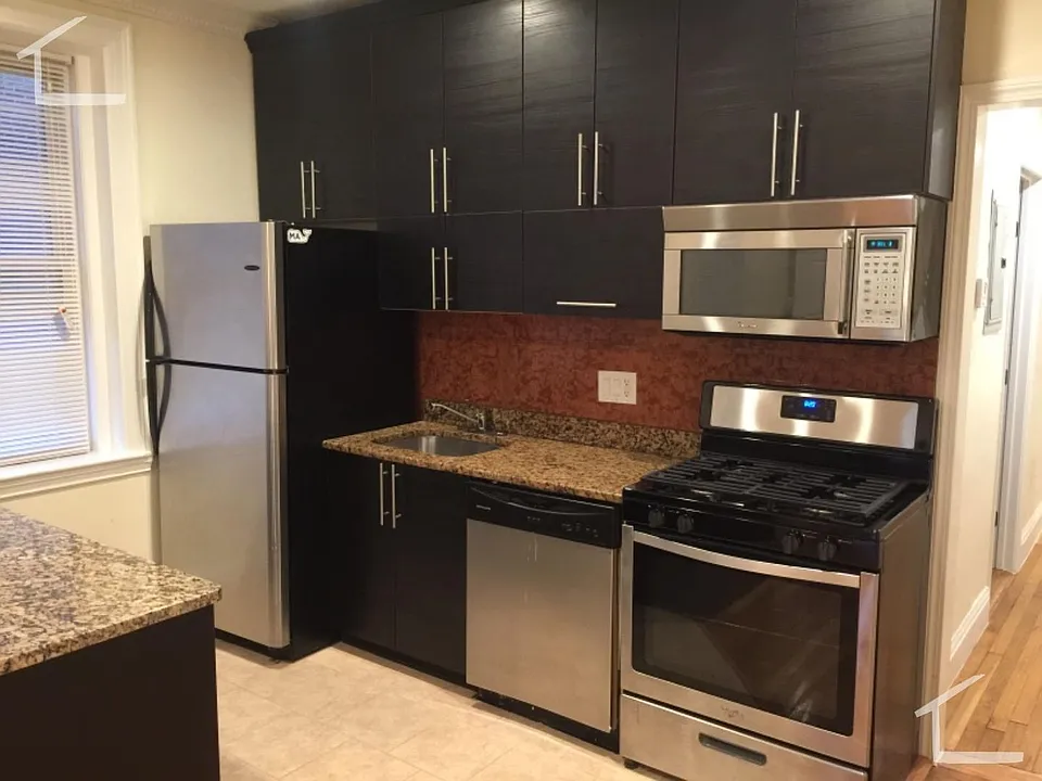 75 Thatcher St #301E