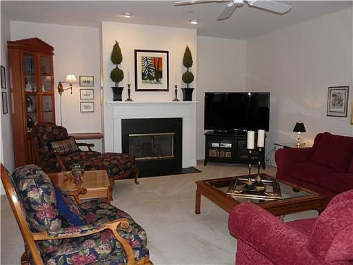 Formal Living Room w Gas Fireplace