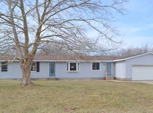 2248 Pondbrooke Dr, Hillsdale, MI 49242