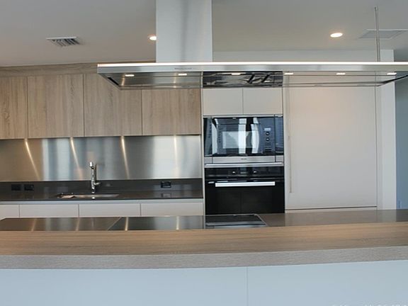 4th image of 1000 Brickell Plz #4800