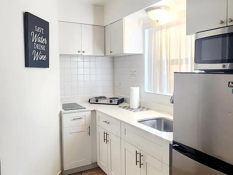 1724 McKinley St #8 — Photo 6