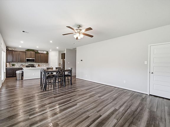 5th image of 1812 Kingsford Prairie Ct