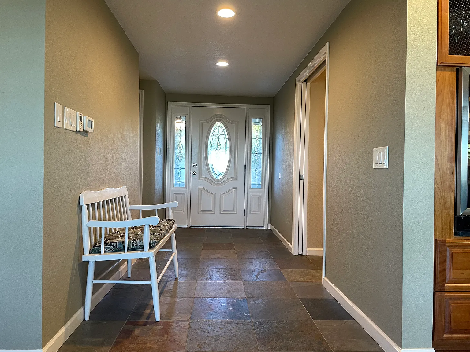 3 bed, 2037 sqft, $3,200 — Photo 3