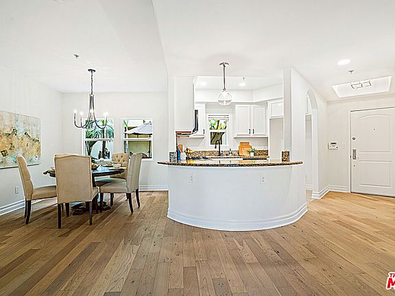 5th image of 13935 Burbank Blvd APT 105
