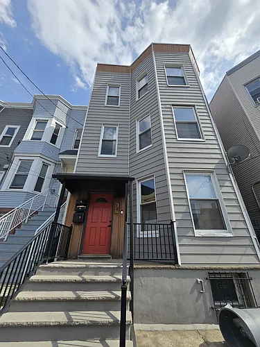 74 Baldwin Ave Photo 1