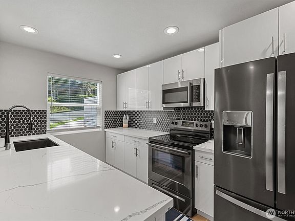 5th image of 2535 S I St #A