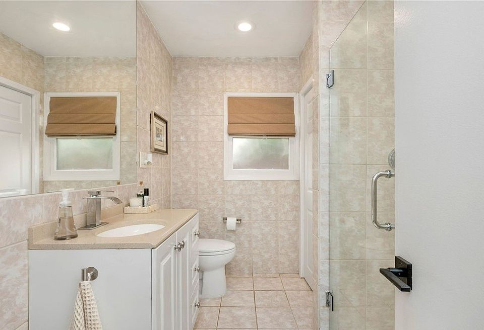 2nd image of 217 Quincy Ave