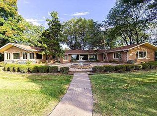 1211 Kimberly Ridge Rd, Bettendorf, IA 52722