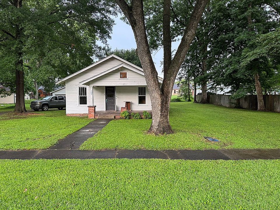 1st image of 104 W Quitman St