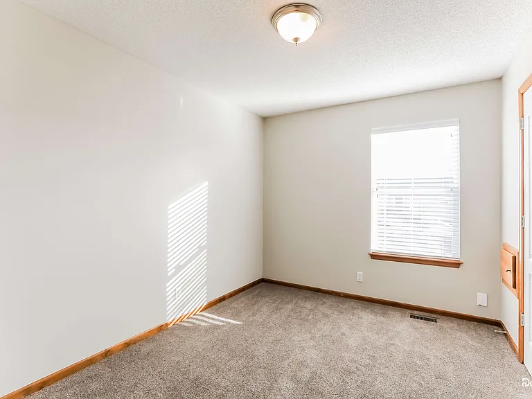 1013 Tudor Dr — Photo 11