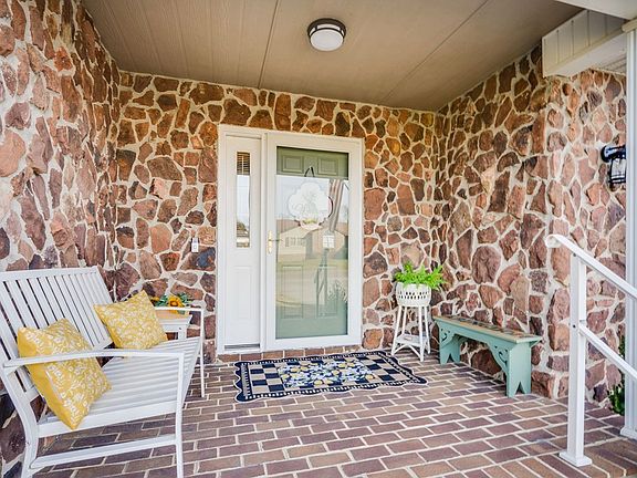 3rd image of 20850B Meadowbrook Dr