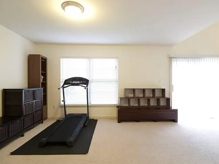 104 Jules Dr — Photo 7