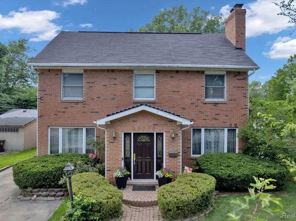 20779 Marter Rd, Grosse Pointe Woods, MI 48236