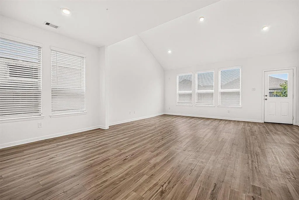 4 bed, 3.5 bath, 3026 sqft, $2,600 — Photo 4