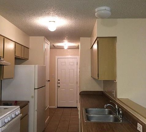 5th image of 802 Osage Dr APT B