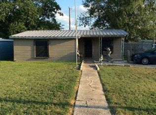 119 W Thomas St, Cuero, TX 77954