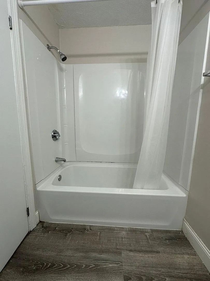 Varnum Apartments — Photo 2