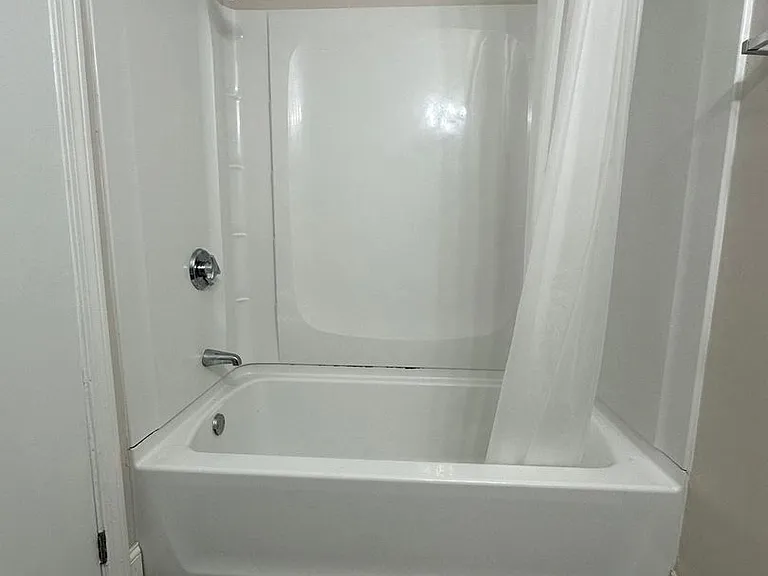 887 Varnum Ave — Photo 2