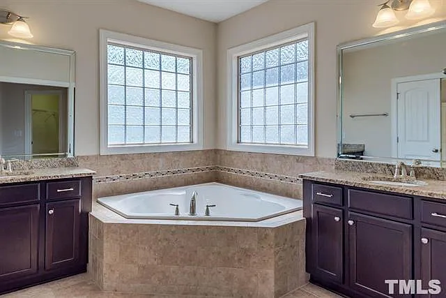 726 Weavers Ridge Dr — Photo 14