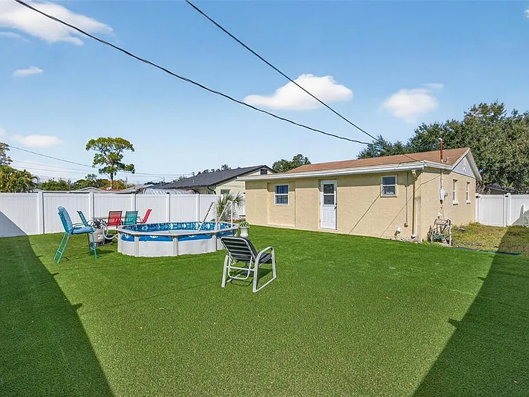 5900 Cypress St N — Photo 28