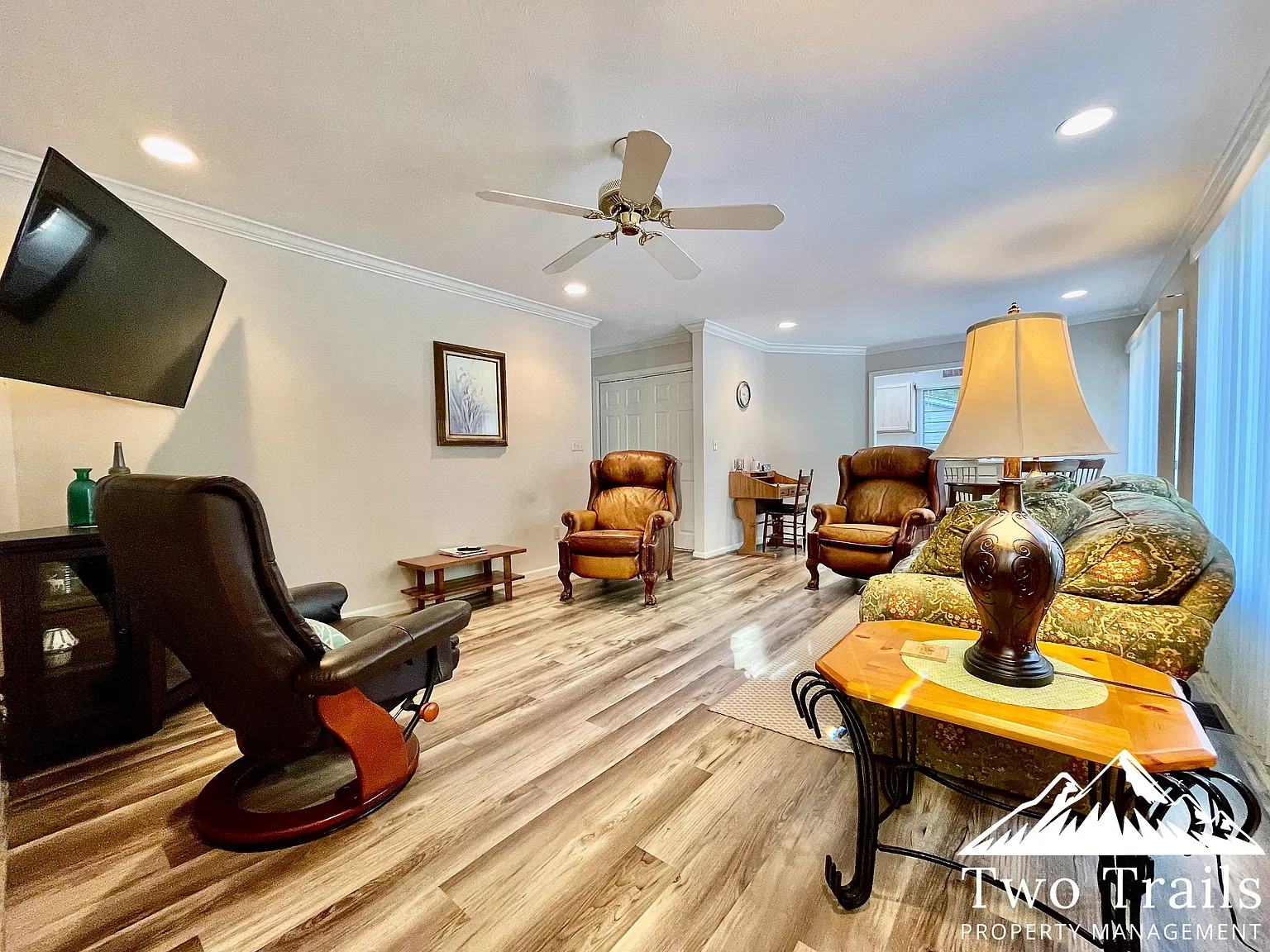 2 bed, 900 sqft, $1,300 — Photo 3