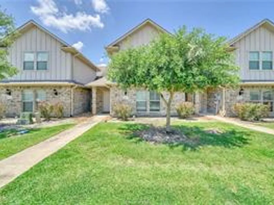 3114 Claremont Dr