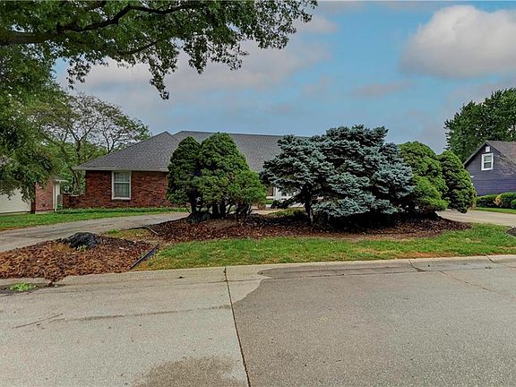 2nd image of 4406 S Stonecrest Cir