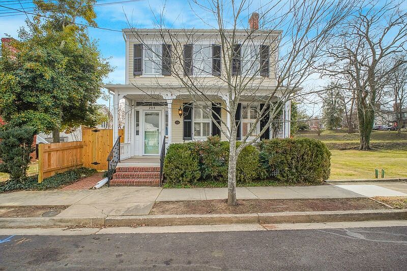1st image of 204 Fauquier St