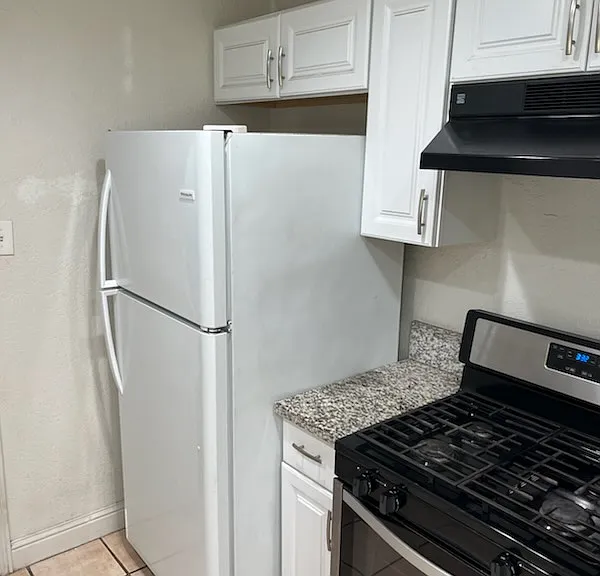 2118 E Sussex Way — Photo 8
