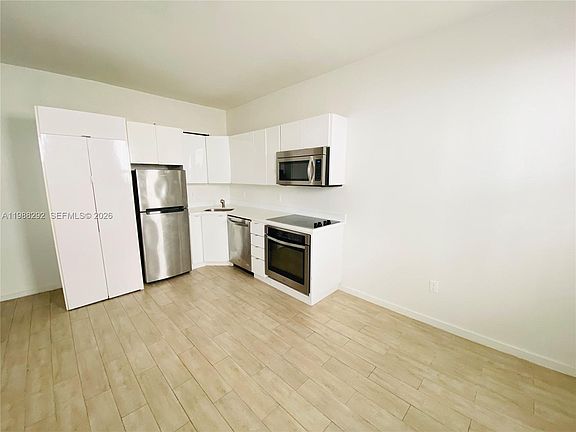 2nd image of 1611 Meridian Ave APT 305