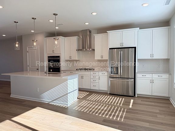 5th image of 2805 Carbondale Ct