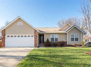 2308 Holiday Ln, Maryville, IL